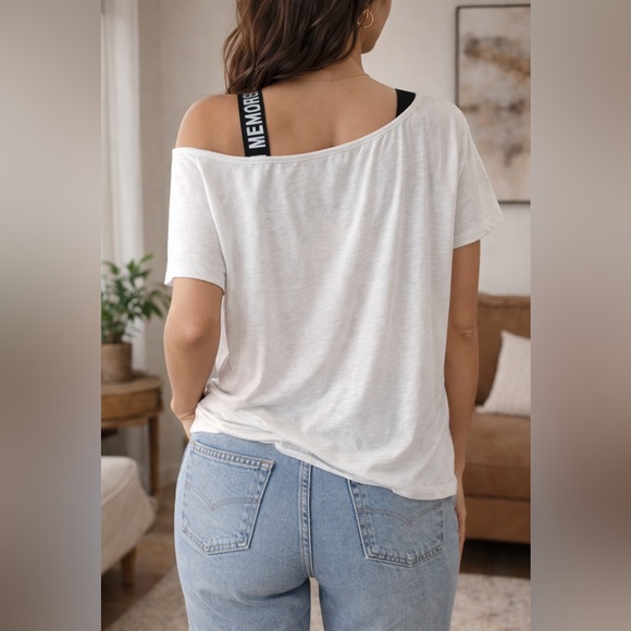 SHEIN Women’s Graphic Tee Bow Face Off Shoulder Casual Top Size Small - Picture 2 of 12